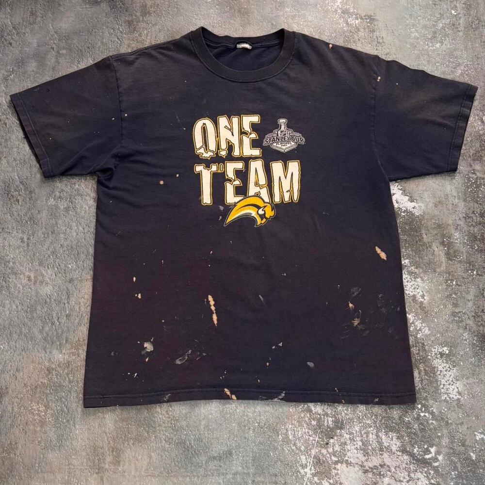 Y2K Thrashed Distressed Buffalo Sabres T Shirt. 2007 Stanley Cup Playoffs. Large